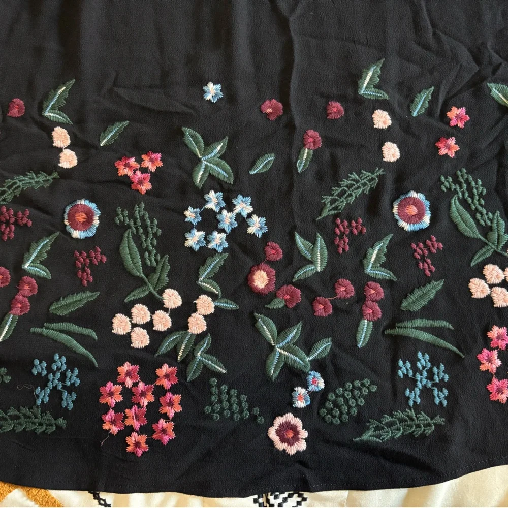 Umgee Black Floral Embroidered Top - Picture 7 of 8